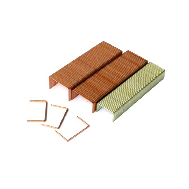 Punti metallici chiusi in cartone